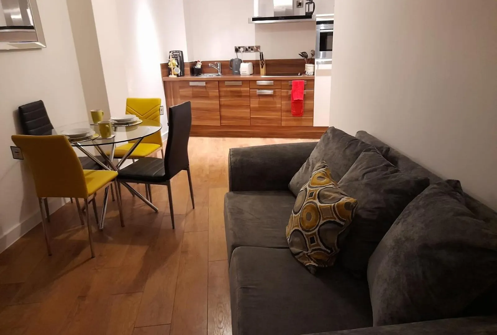 Comfortable Modern 1 Bedroom Apartment In Sheffield -Convenient For Up To 3