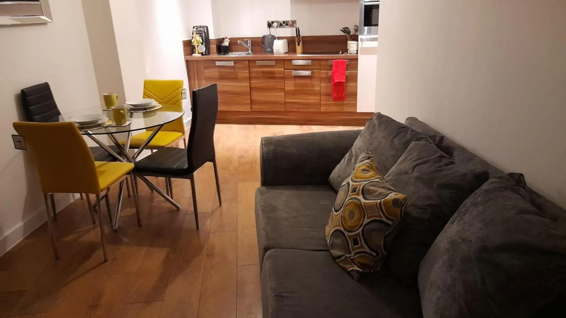 Comfortable Modern 1 Bedroom Apartment In Sheffield -Convenient For Up To 3